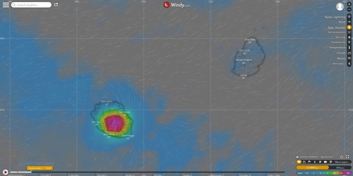 Simulation du modèle européen pour la fin de l'après midi. Risque pluvio-orageux pour une large moitié sud de l'intérieur de la Réunion. Pas de signal pour Maurice mais des averses ponctuelles et localisées probables.