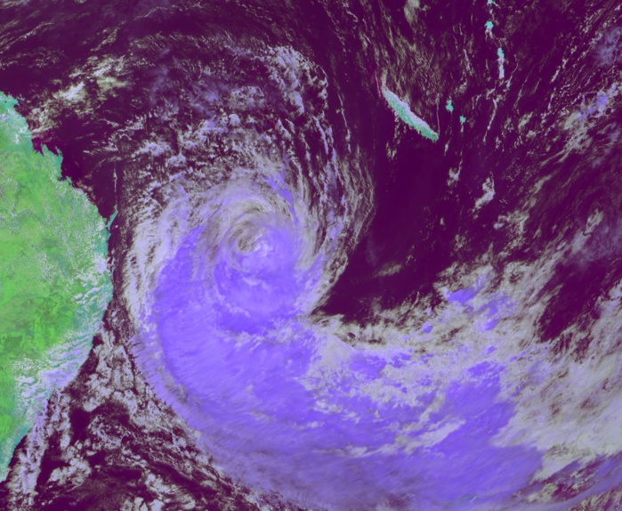 0310UTC. ENHANCED BY METEO974.RE