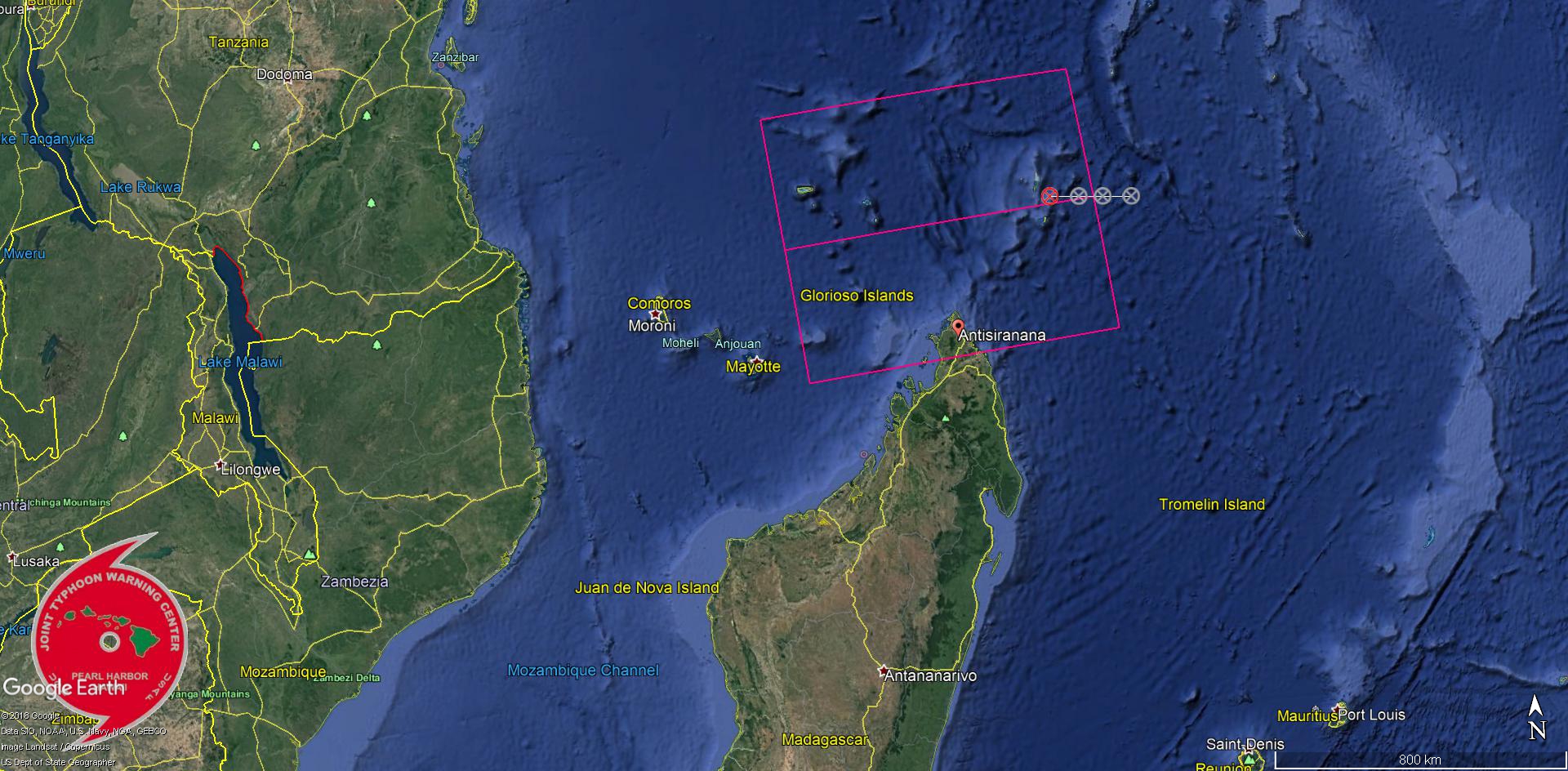 15UTC: INVEST 91S is likely to intensify next 24hours north of Madagascar