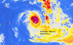 03UTC: TC HALEH(17S) has peaked, now a top category 3 US, forecast to weaken more rapidly after 24hours