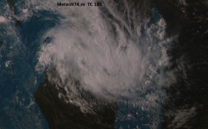 15UTC: TC 18S forecast to be a powerful category 4 US  in 3 days, possible direct threat to Beira/Mozambique