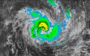 09UTC: TC IDAI(18S) has weakened but back possibly to category 3 in 24hours and slowly approaching Beira/MOZ