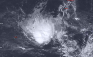 03UTC: Tropical Depresssion 03W 595km east of Palau forecast to dissipate in 3 days close to southern Mindanao