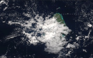 Photo satellite du jour:  averses soutenues cet après midi sur l'ouest de Maurice, plus ventilé et moins humide à la Réunion