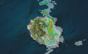 Midi: REUNION: averses localement fortes et orages sur l'est et le nord-est, instabilité orageuse dans l'intérieur cet après midi