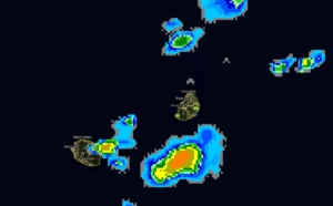 13h30: MAURICE: averses et accalmies, averses la nuit prochaine. REUNION: averses enregistrées, risque orageux la nuit prochaine