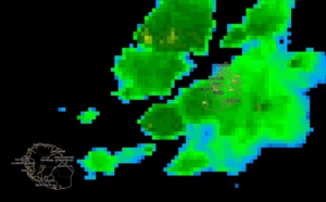 20H: MAURICE: fortes averses orageuses localement. REUNION: éclairs et orages à proximité des côtes