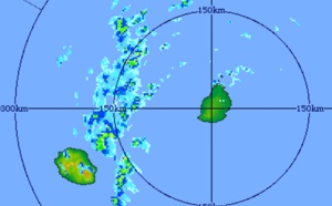 13h: Risque orageux pour la REUNION cet après midi. MAURICE:  temps plus calme prévu