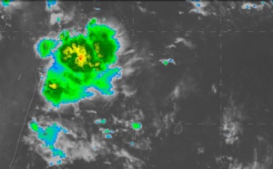 07h: MASCAREIGNES: retour au calme. L'instabilité a migré vers les côtes est de MADA
