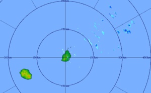 20h30: MAURICE: le temps devient un peu plus humide. REUNION: toujours chaud et sec VIDEO