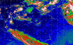 21h: record de température approché à la REUNION. Houles significatives pour MAURICE/REUNION/RODRIGUES demain...