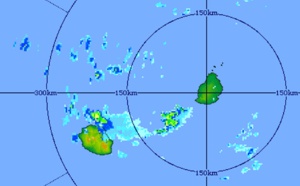 18h45: REUNION: risque d'averses orageuses sur l'est et le nord nuit prochaine. MAURICE: quelques averses mais temps calme