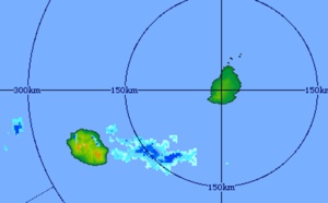 11h30: REUNION: averses parfois modérées cet après midi. MAURICE:  ensoleillé et quelques averses localisées