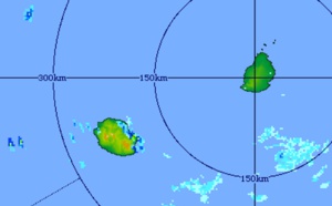 REUNION: bonnes averses observées, encore possibles la nuit prochaine. MAURICE: pratiquement l'été aujourd'hui