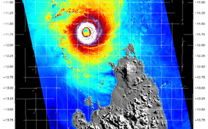 Very destructive CAT 4 04S(CHIDO) hit MAYOTTE hard now bearing down on MOZAMBIQUE// 1415utc